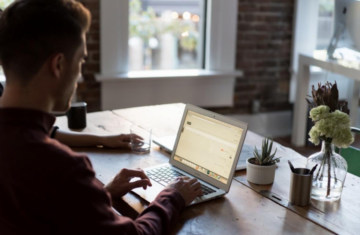 Étude sur le terrain en écologie d'eau douce avec équipement de mesure